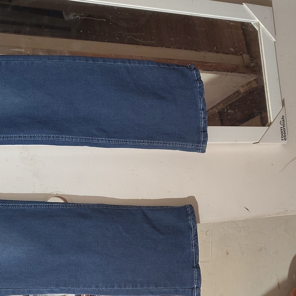 ⭐Butt Lufting Jeans (12) Great Flattering Fit. NWOT - Picture 4 of 4